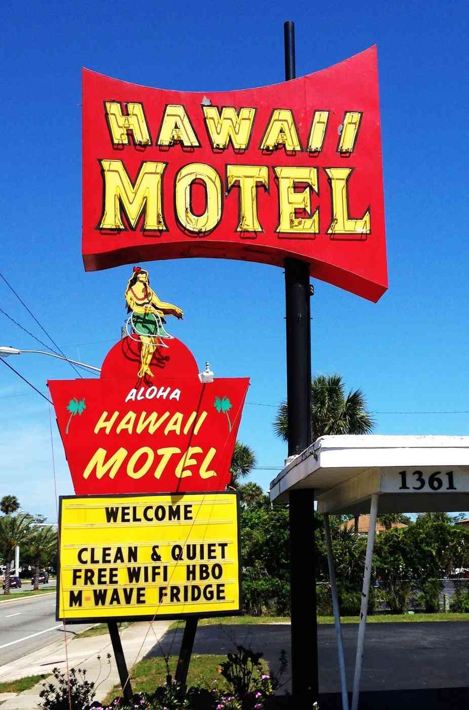 Hawaii Motel neon sign in Daytona Beach